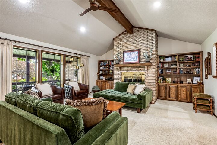 Property Photo:  1402 NW K Street  AR 72712 