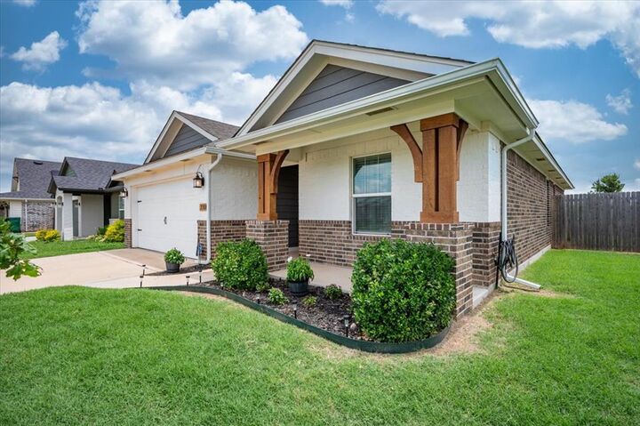Property Photo:  3308 S Pagoda Pead Drive  OK 73099 
