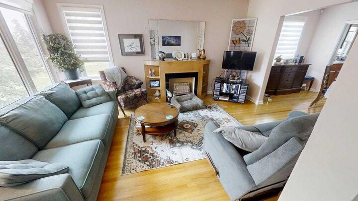 Property Photo:  1325 13 Avenue S  AB T1K 0R6 