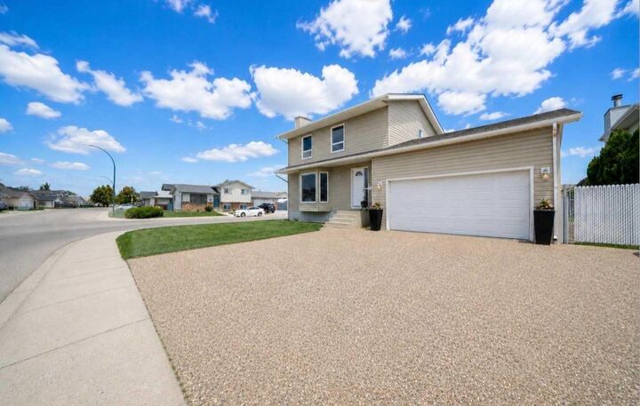 Property Photo:  265 Sprague Way SE  AB T1B 2L9 