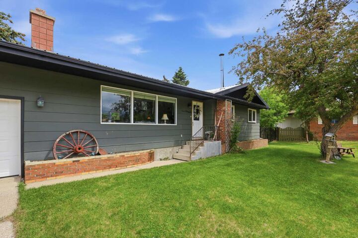 Property Photo: 2305 17 Street AB T0L 1R0