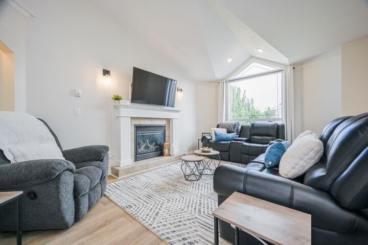 Property Photo:  11405 69 Avenue  AB T8W 0E5 