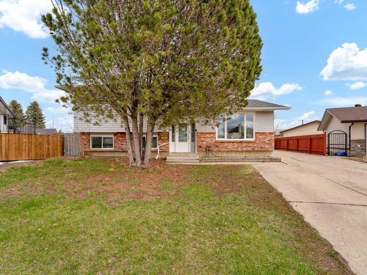 Property Photo:  94 Milne Place SE  AB T1A 7P3 