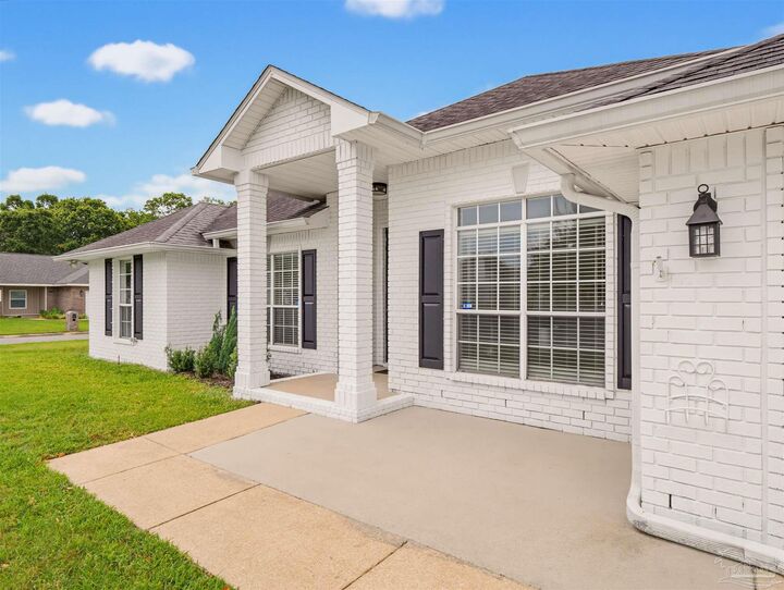 Property Photo: 4647 Winterdale Dr FL 32571