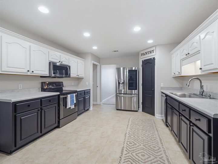 Property Photo:  4647 Winterdale Dr  FL 32571 