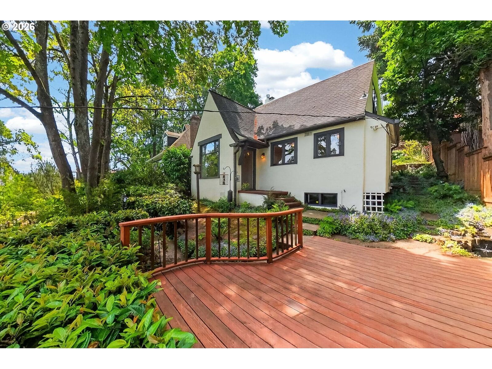 Property Photo: 329 SE Gilham Ave OR 97215
