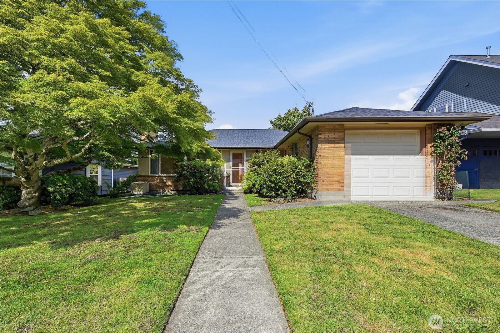 Property Photo: 7025 43rd Avenue NE WA 98115