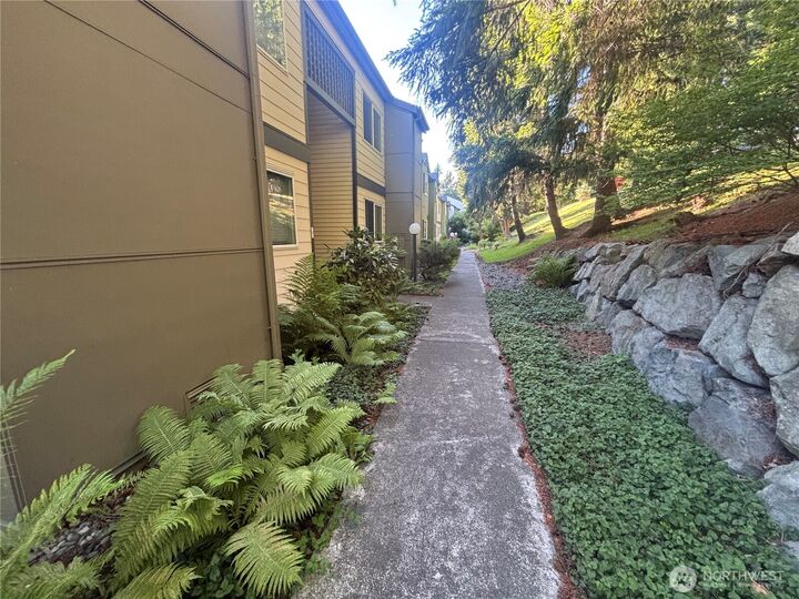 Property Photo:  31500  33rd Place SW H102  WA 98023 