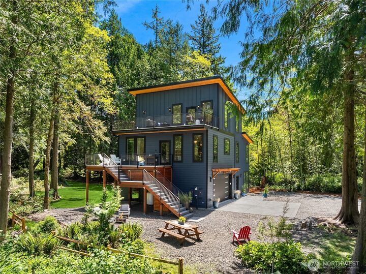 Property Photo: 10399 NE Pine Way WA 98110