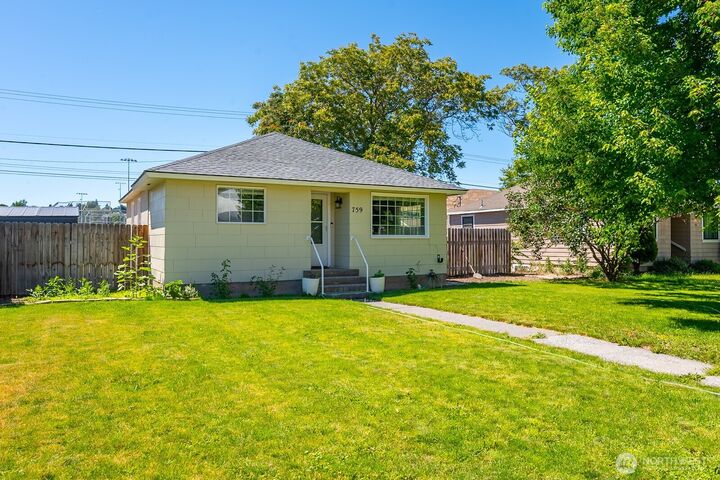 Property Photo: 759 C Street NW WA 98823