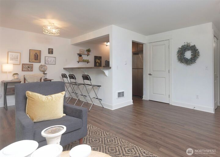 Property Photo:  300 N  130th 4104  WA 98133 