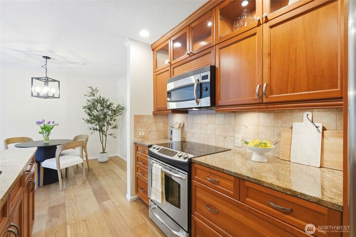 Property Photo: 6333 Lake Washington Boulevard NE 304 WA 98033