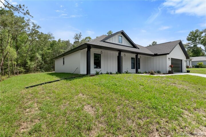 Property Photo: 3058 E Crown Drive FL 34453