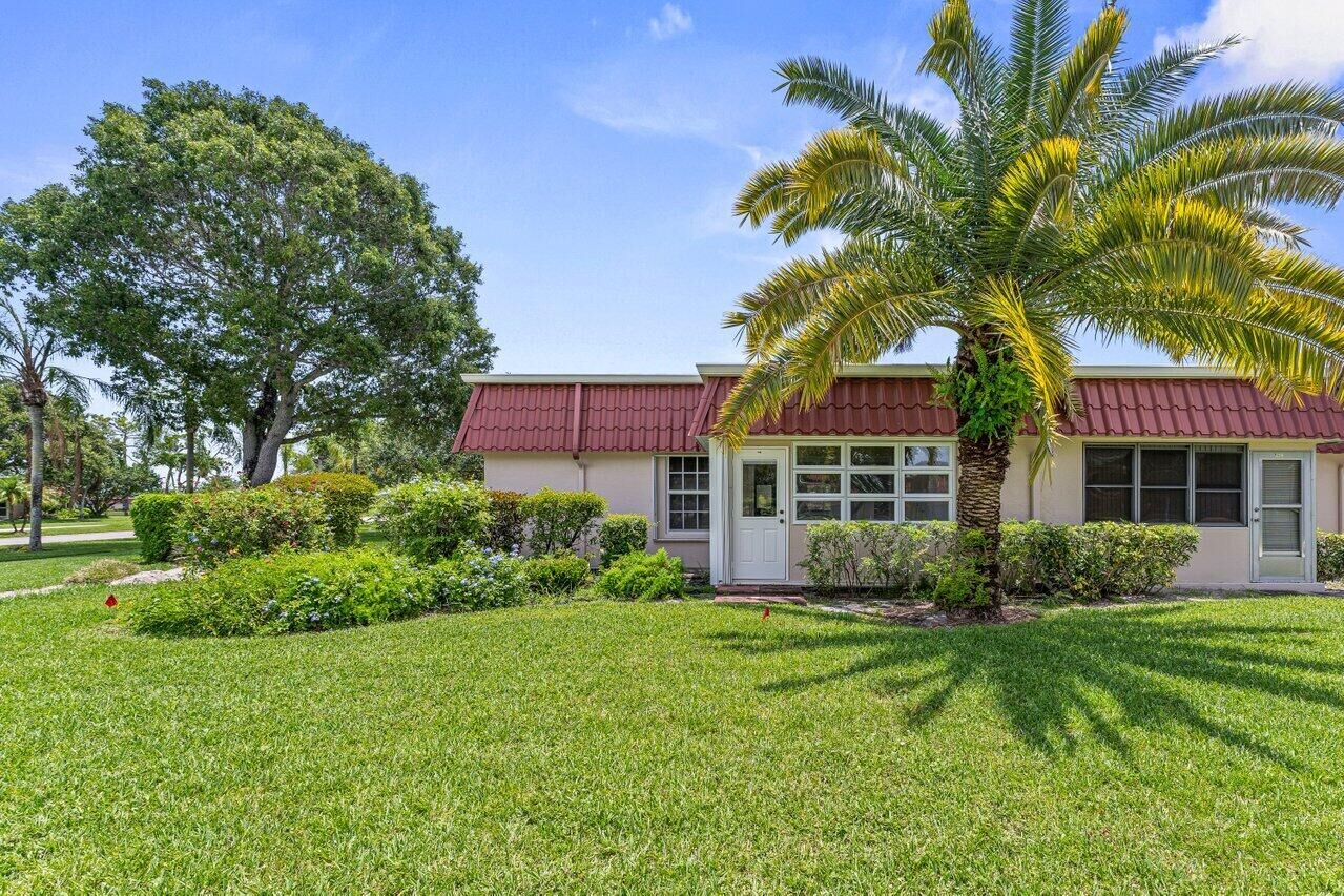 Property Photo: 713 Nantucket Circle B FL 33467