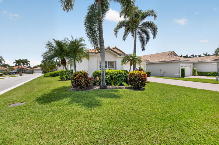 Property Photo: 9729 Lemonwood Way FL 33437