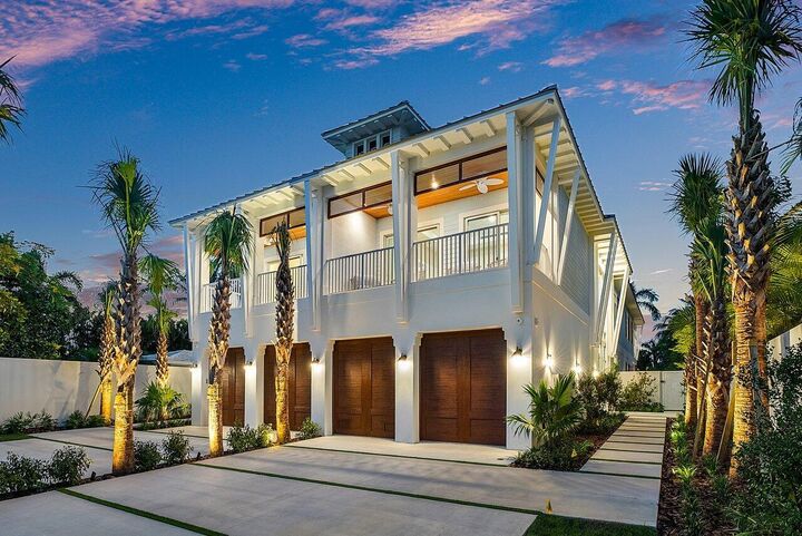 Property Photo: 909 Bond Way FL 33483