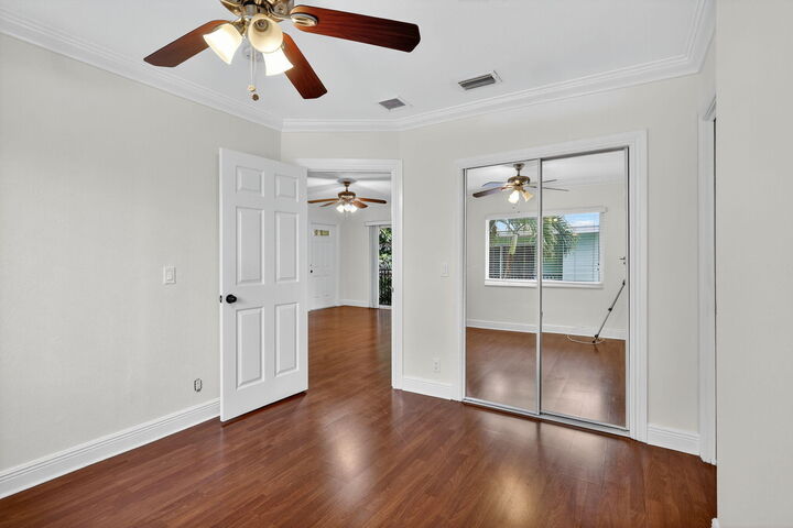 Property Photo: 49 SE 7th Avenue 3 FL 33483
