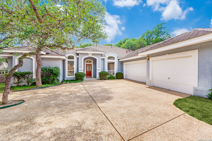 Property Photo: 12 Westelm Gdns TX 78230