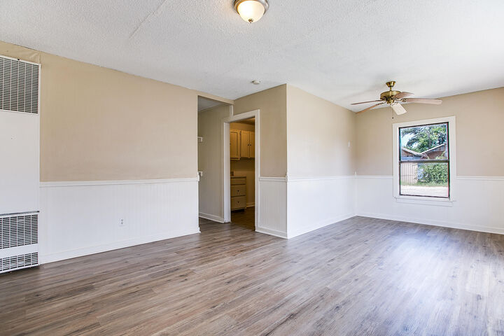 Property Photo:  132 E 11th Street  TX 76903 