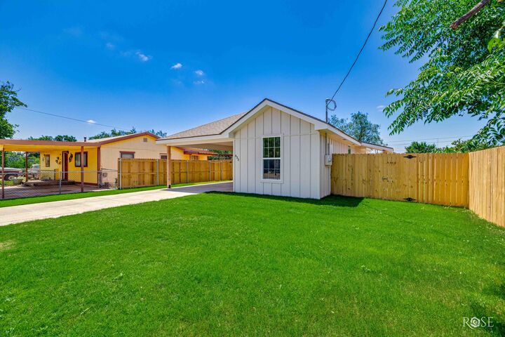 Property Photo:  633 W Ave Z  TX 76903 