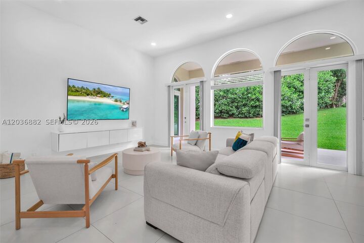 Property Photo:  2163 Bay Ct  FL 33326 