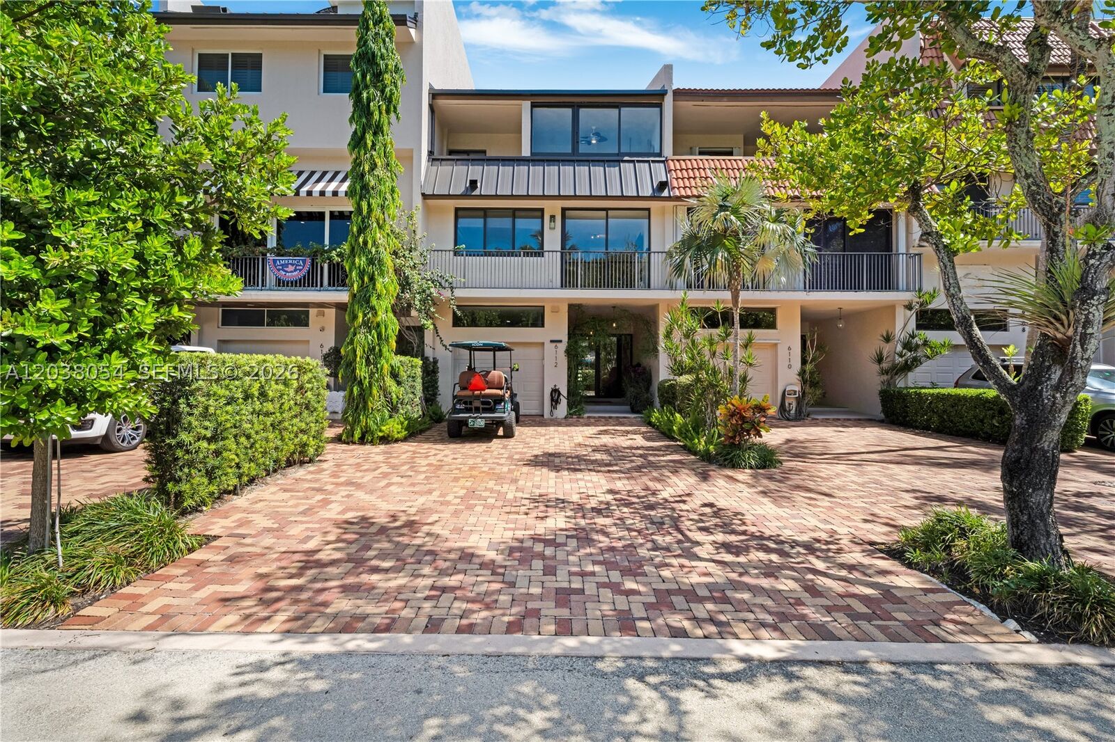Property Photo:  6112 Paradise Point Dr  FL 33157 
