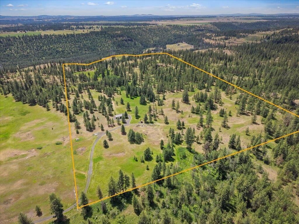 Property Photo: 14933 W Burnett Rd WA 99026