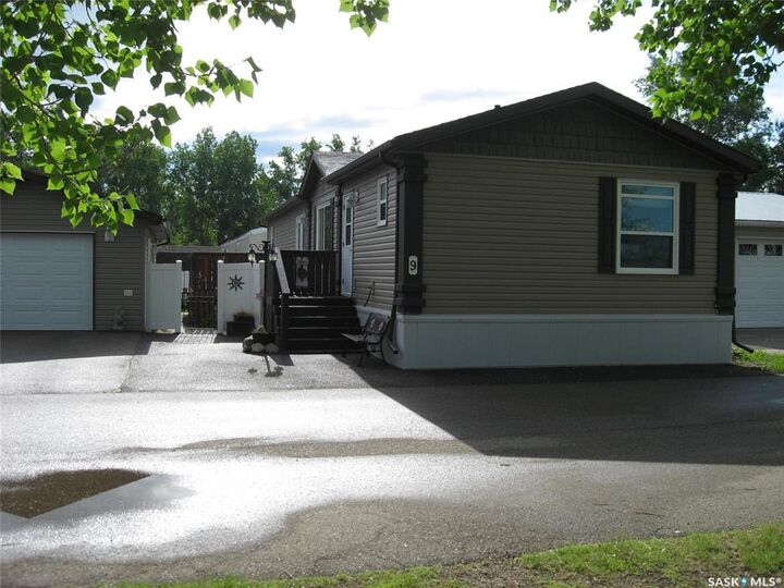 Property Photo: 1455 9th Avenue NE H9 SK S6J 1C6