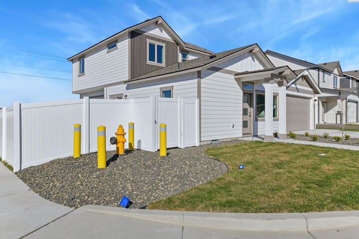 Property Photo: 302 Kraus Ct WA 99353