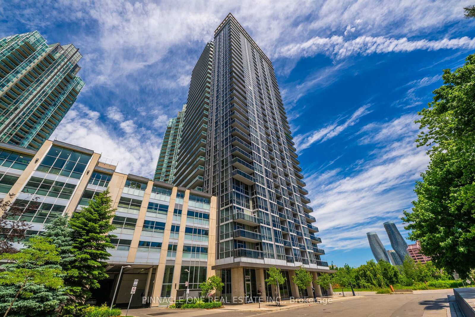 Property Photo: 223 Webb Drive 1712 ON L5B 0E8