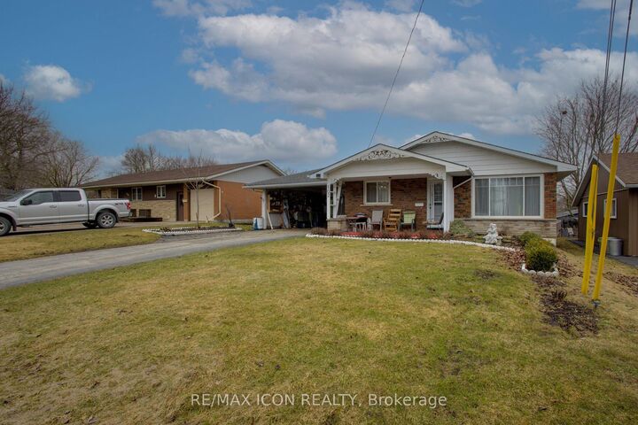 Property Photo: 102 Byeland Drive ON N0G 2L2