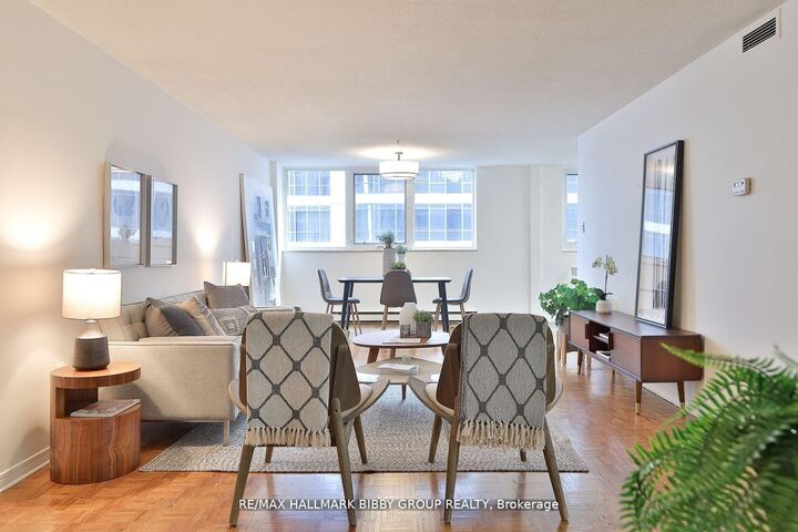 Property Photo: 360 Bloor Street E 1007 ON M4W 3M3