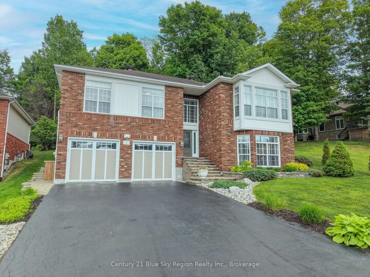 Property Photo: 69 Kenwood Hills Drive ON P1C 1M3