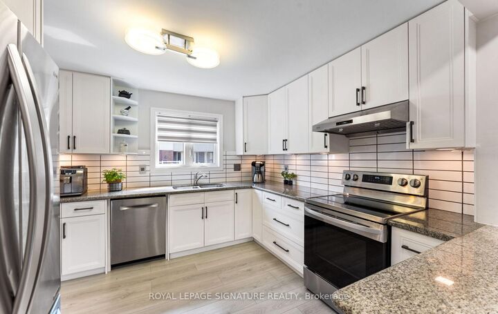 Property Photo: 270 Timberbank Boulevard 91 ON M1W 2M1