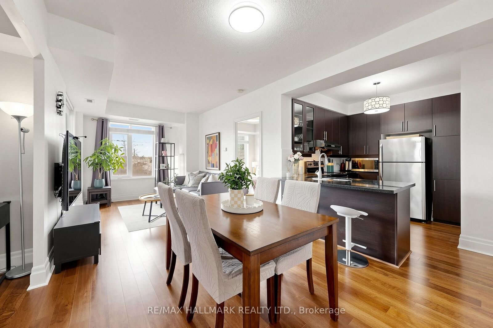 Property Photo:  151 Upper Duke Crescent 203  ON L6G 0E1 