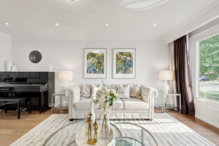 Property Photo: 317 Paisley Boulevard W ON L5B 2S7