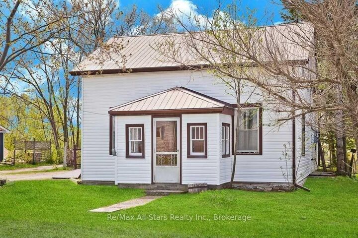 Property Photo: 40 Elliot Street ON K0M 1N0