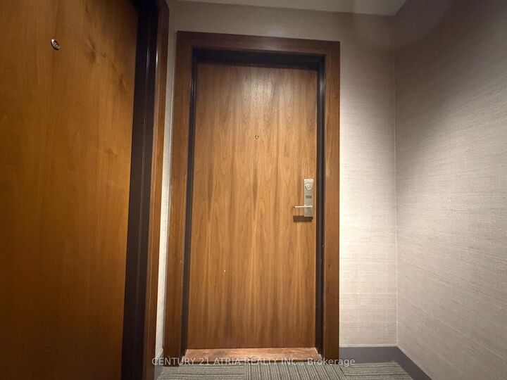 Property Photo:  8 Mercer Street 1906  ON M5V 0C4 