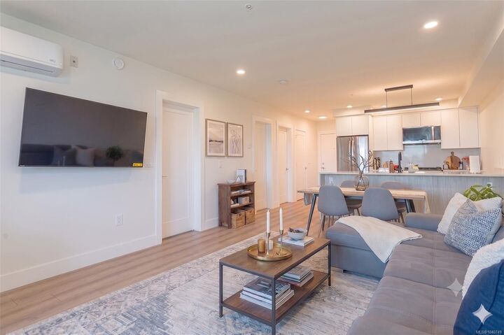 Property Photo:  45 Haliburton St #305  BC V9R 4V6 