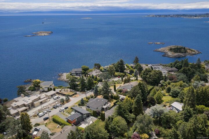 Property Photo:  2980 Sea View Rd  BC V8N 1L1 