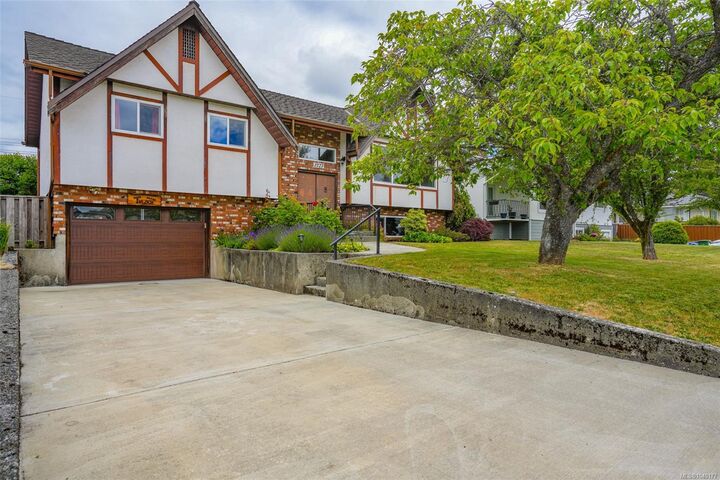 Property Photo: 3727 Maitland St BC V9Y 3X4