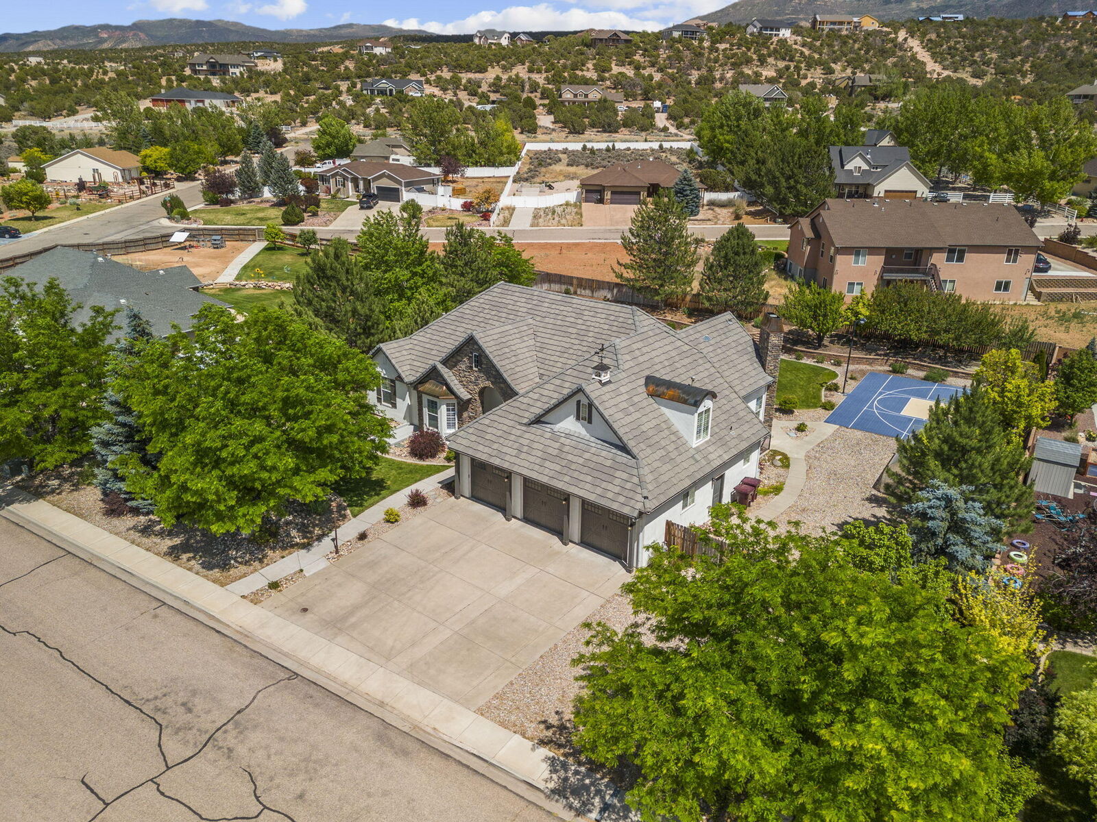 Property Photo: 1009 S Laurie Ln UT 84720