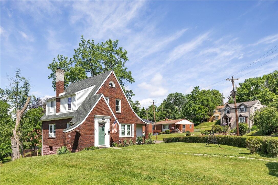 Property Photo: 531 Springdale Dr PA 15235