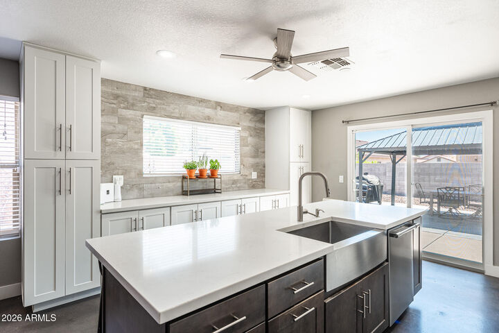 Property Photo:  3113 W Mark Lane  AZ 85083 