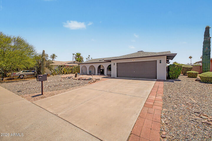 Property Photo:  1139 E Watson Drive  AZ 85283 