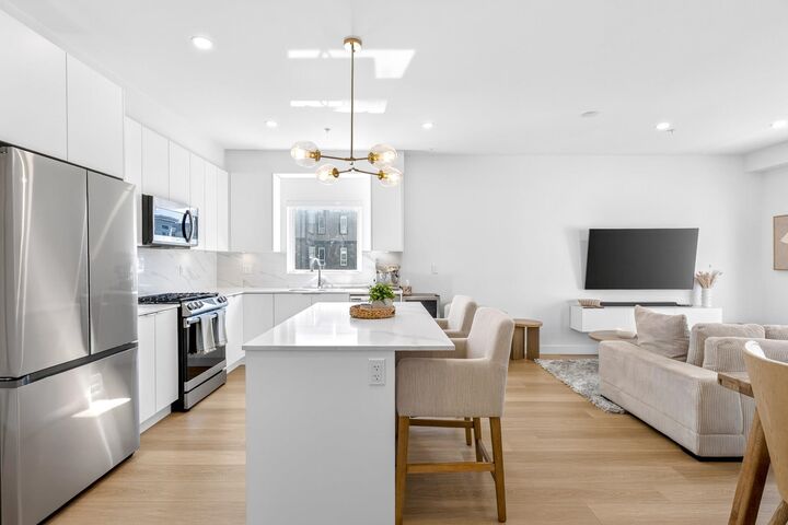 2331 Kelly Avenue 305 — photo 1