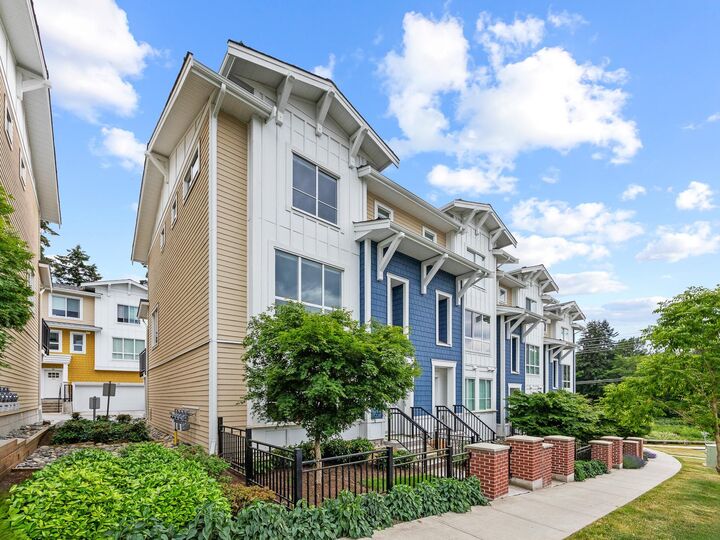 Property Photo: 16560 17A Avenue 16 BC V3Z 1J3