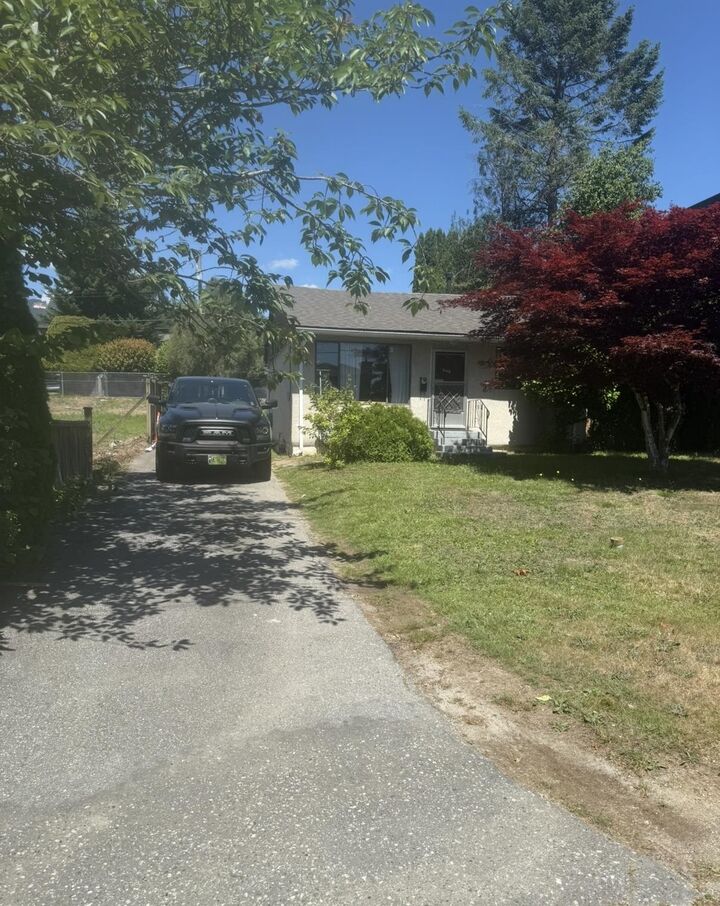 Property Photo: 446 E 16th Street BC V7L 2T5