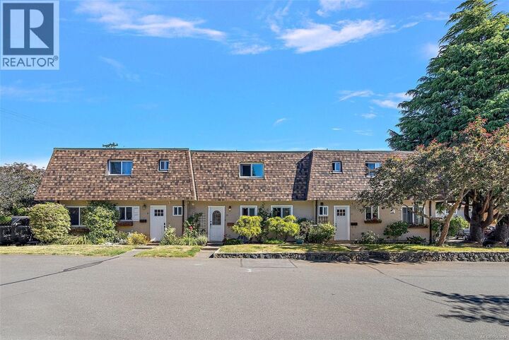 Property Photo:  7675 East Saanich Road 10  BC V8M 1L9 