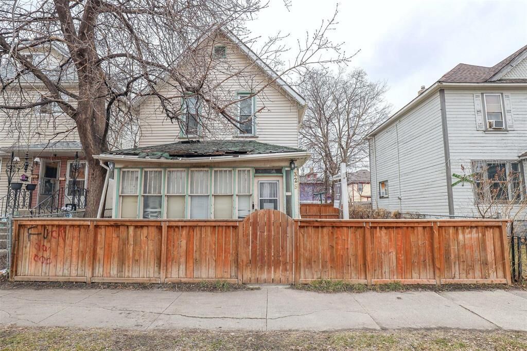 Property Photo: 325 Alfred Avenue MB R2W 1X5